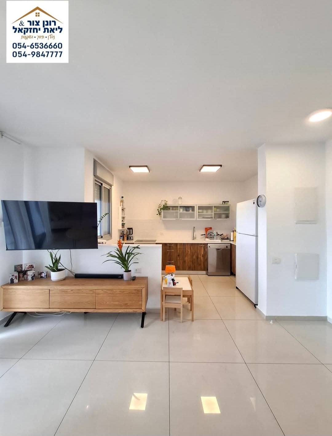 למכירה דירת 4 חדרים נעימה ומסודרת, בשכונת שרונה בכפר יונה