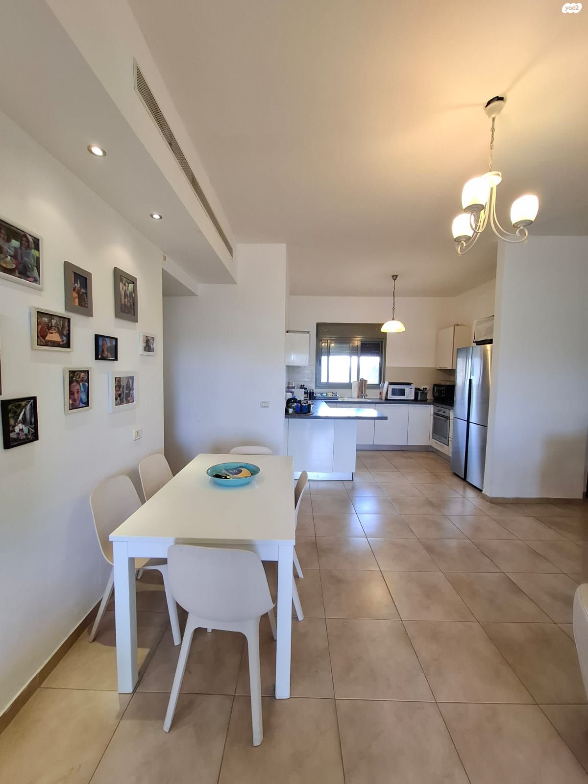 למכירה, דירת 5 חדרים בשכונת הסלעים בכפר יונה