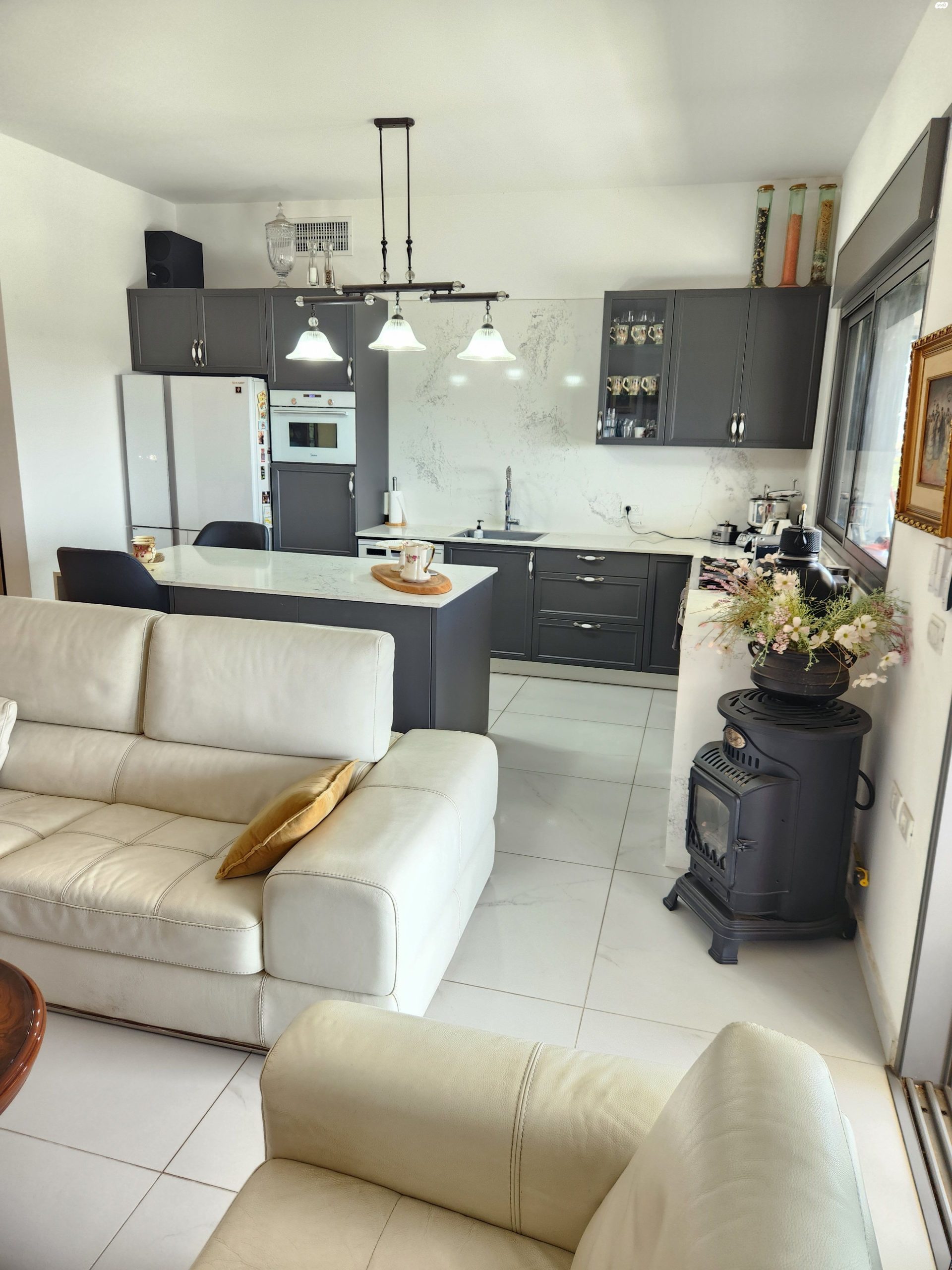 למכירה דירת פנטהאוז ייחודית ומיוחדת בשרונה שבכפר יונה