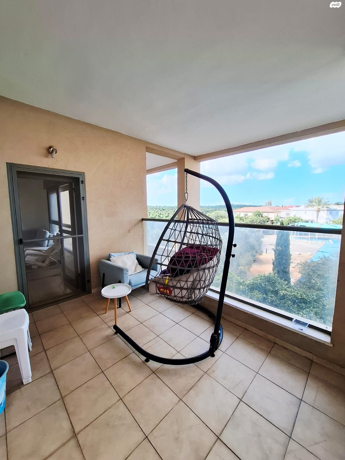 למכירה, דירת 5 חדרים בשכונת הסלעים בכפר יונה