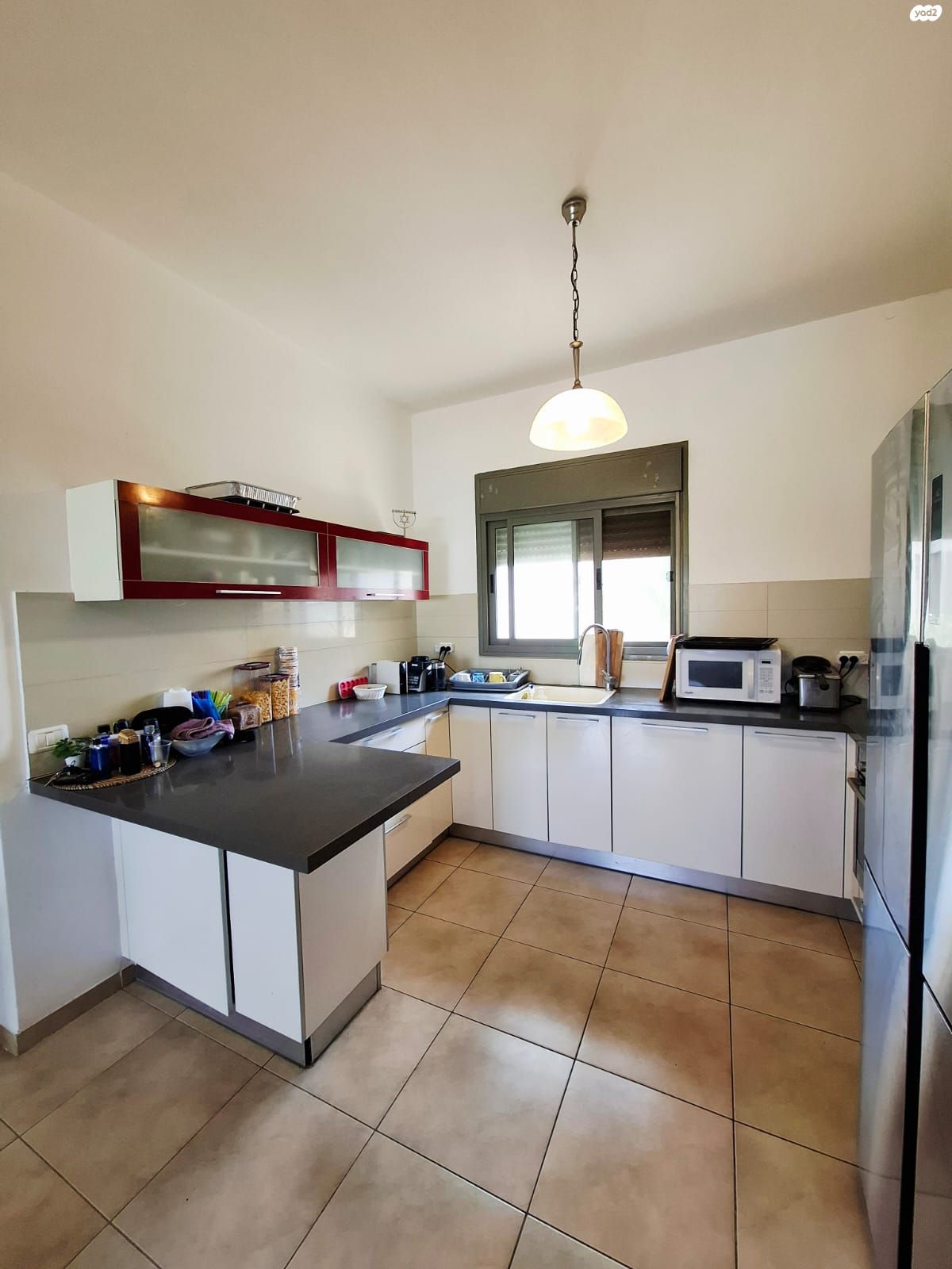 למכירה, דירת 5 חדרים בשכונת הסלעים בכפר יונה