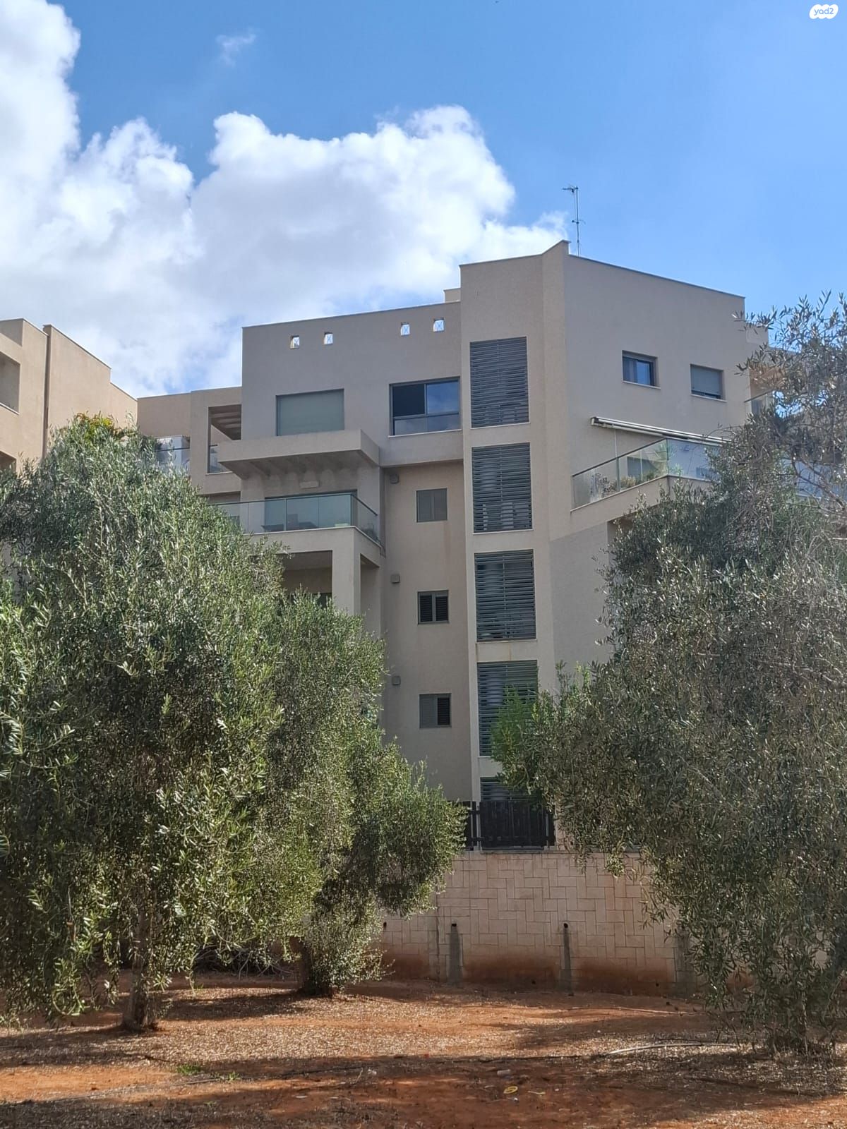 למכירה, דירת 5 חדרים בשכונת הסלעים בכפר יונה