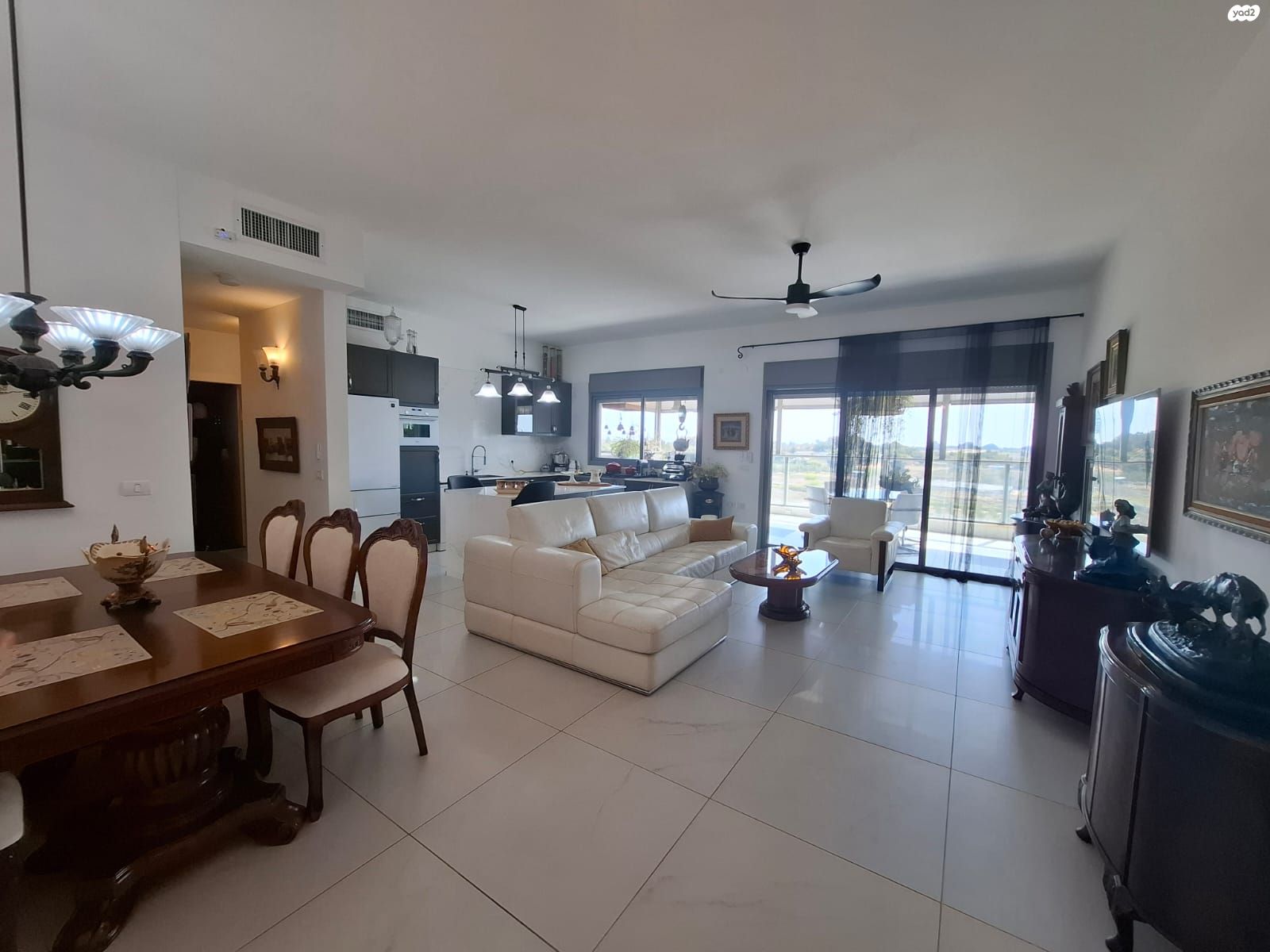 למכירה דירת פנטהאוז ייחודית ומיוחדת בשרונה שבכפר יונה